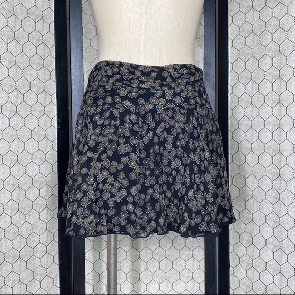 Express Sunburst Pattern Skirt - Picture 3 of 11